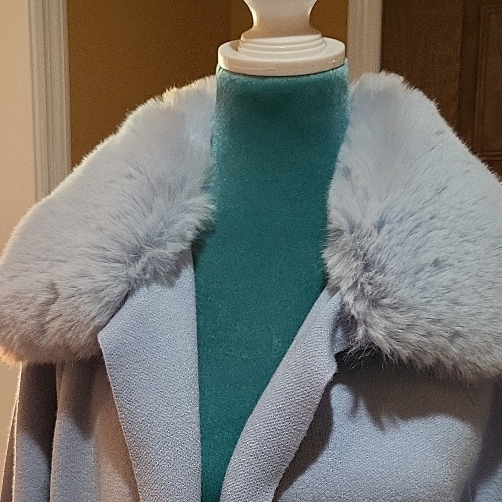 Blue Oversized Trench Coat with Wide Lapel - Picture 4 of 7